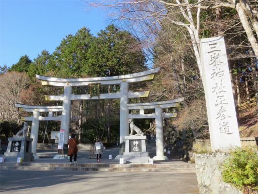 三峯神社の鳥居