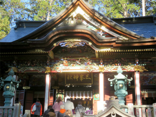 三峯神社の拝殿