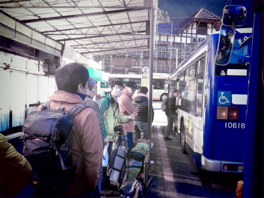 f:id:aohige0718:20181127142633j:plain JR奥多摩駅のバス停