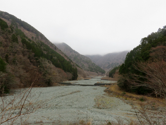 f:id:aohige0718:20181205225414j:plain ユーシンロッジ方面から見た丹沢山