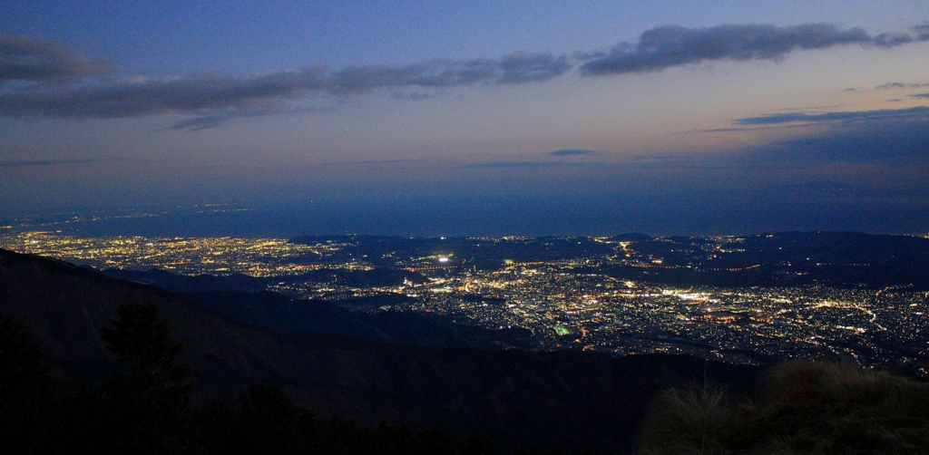 f:id:aohige0718:20181207163234p:plain 尊仏山荘から眺める夜景