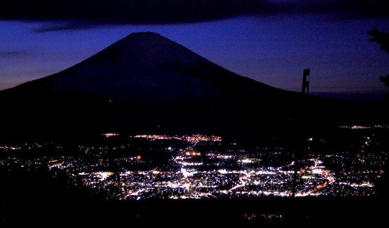 箱根外輪山一周日帰りハイキング富士山の夜景の景色