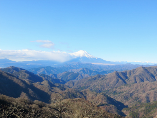 丹沢山塊富士山