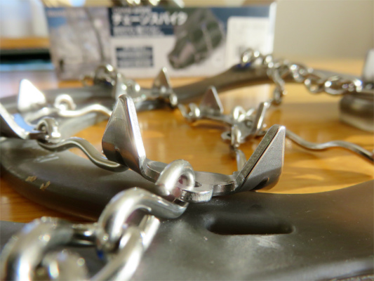 低山の雪道歩き・凍結箇所でのグリップ力は非常に良い