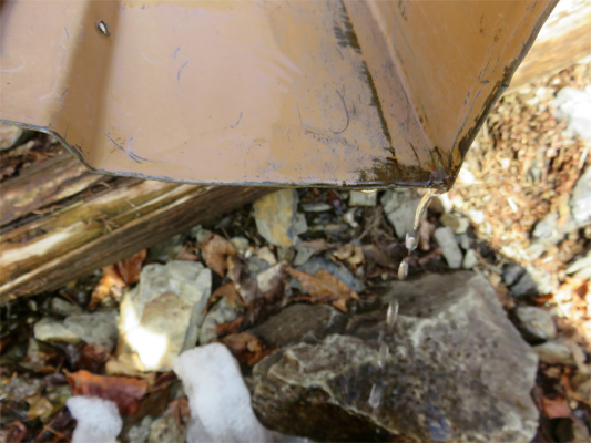 奥多摩小屋の水場