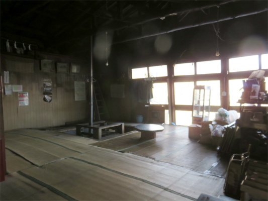 奥多摩小屋の内部の様子