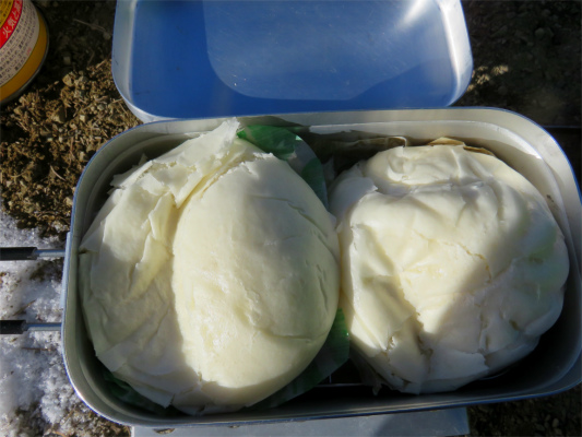 f:id:aohige0718:20190119220333j:plain ボコボコな肉まん