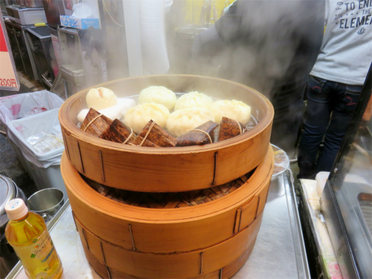 肉まんと中華チマキの蒸篭