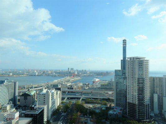 神戸市役所眼の前が海
