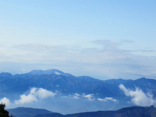 f:id:aohige0718:20190211204820j:plain 大倉尾根から見る箱根の山並み