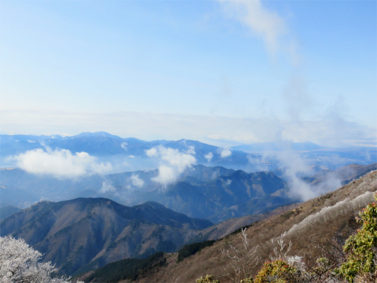 f:id:aohige0718:20190211205234j:plain 丹沢雲が湧いてきた