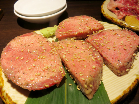 焼肉かくめいの特上牛タン