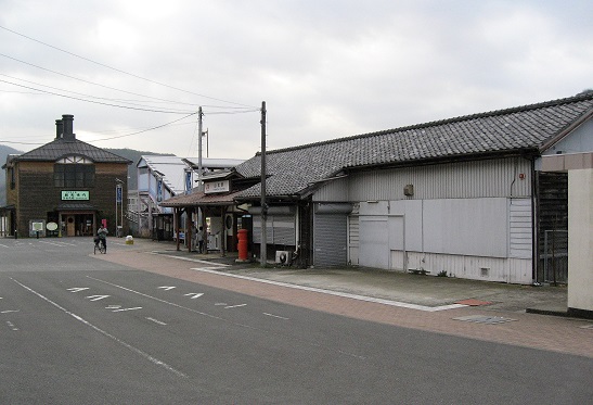 ＪＲ山北駅ミツマタの花と大野山ハイキングスタート