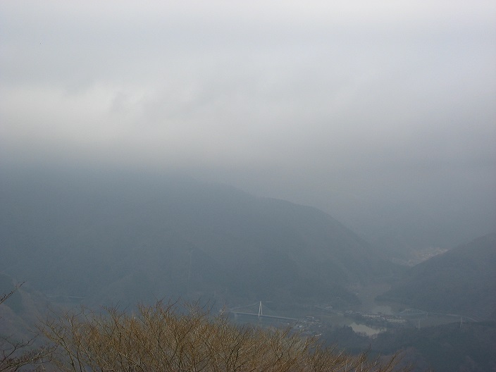 大野山から丹沢湖