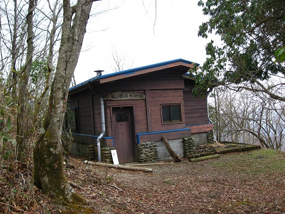 畦ヶ丸避難小屋