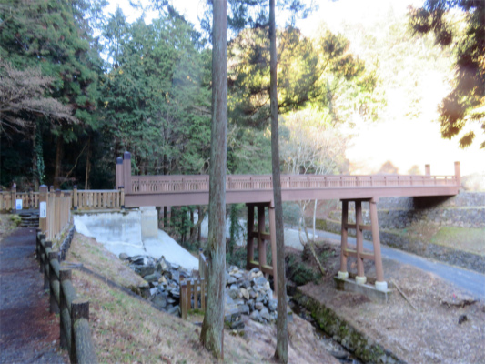 f:id:aohige0718:20190309193533j:plain 橋が架かっている