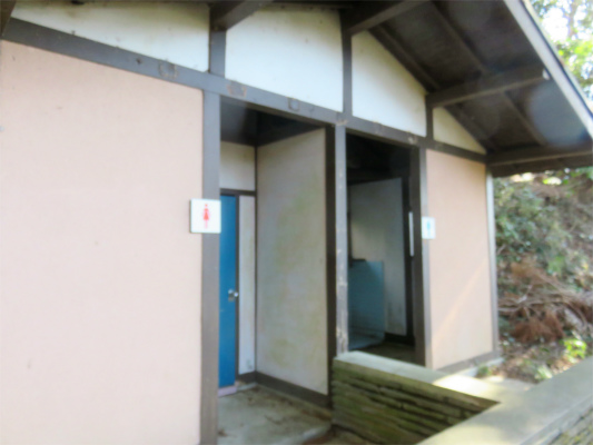 f:id:aohige0718:20190309194344j:plain 八王子城址のトイレ