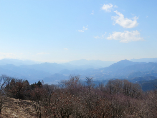 f:id:aohige0718:20190309195009j:plain 陣馬山富士山が正面に見える