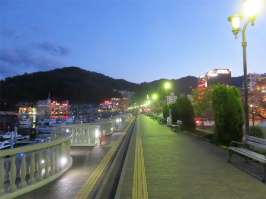 夜景に染まる熱海の夜