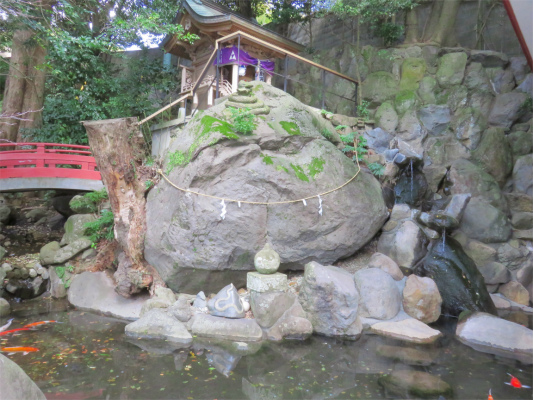 来宮神社の弁天岩