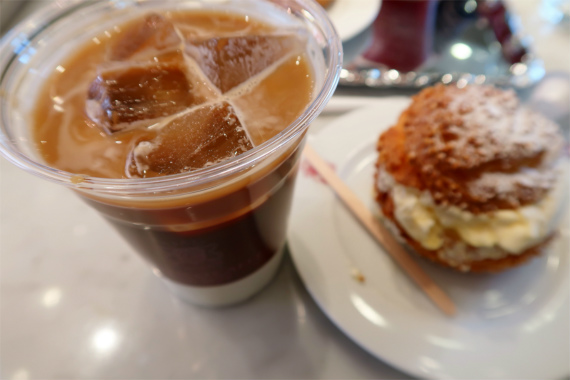 カフェラテアンティコカフェアルアビス