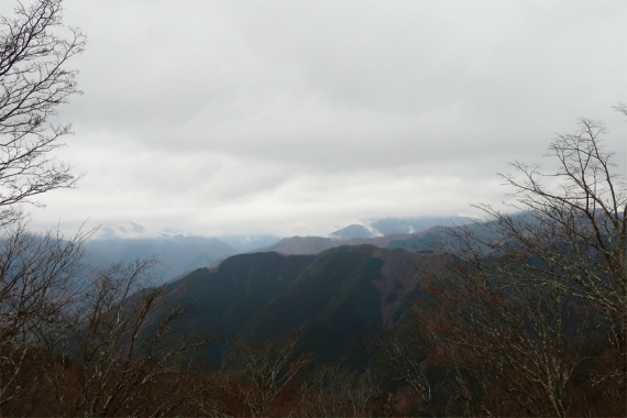 川苔山から石尾根方面の景色