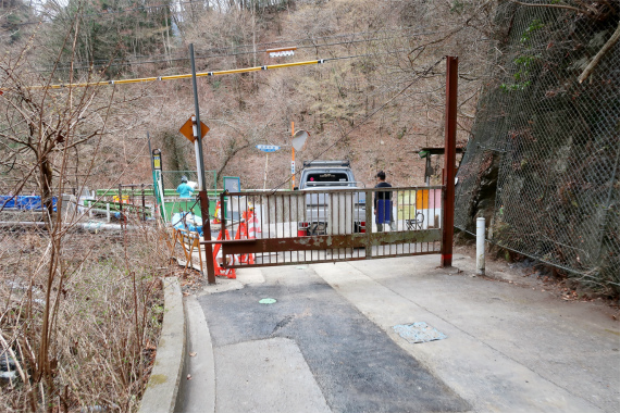 川苔山登山口(バス停）