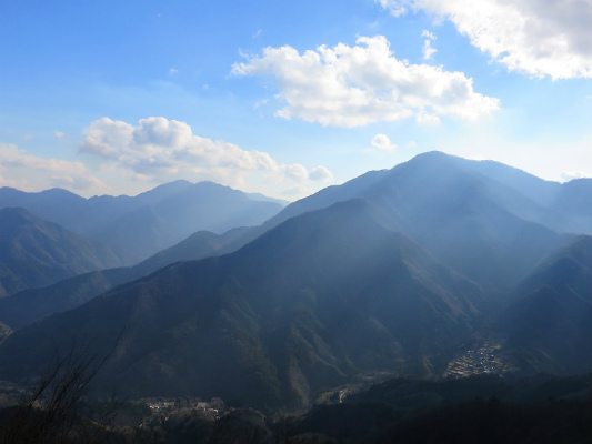 道志山塊縦走登山の景色