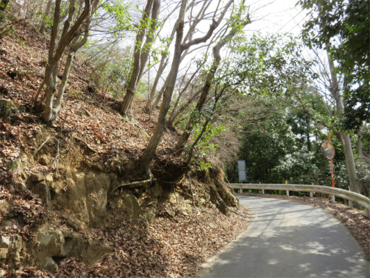牧馬峠から石老山へ進む場合の取付地点