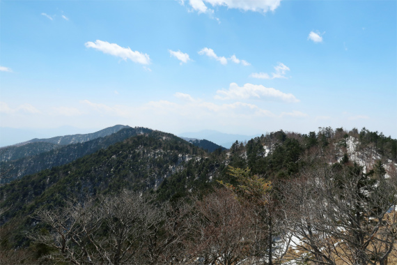 目指す牛奥ノ雁ヶ腹摺山～黒岳～ハマイバ丸方面