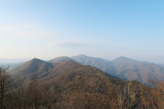 小金沢連嶺縦走路滝子山黒岳牛奥ノ雁ヶ腹摺山景色