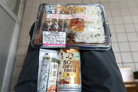 ローソンの竜田弁当納豆巻き