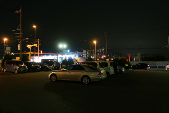 和食さと駐車場ほぼ満車