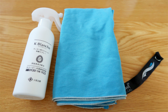 少し濡らしたタオルにキユーピーケイブランシュを噴きかけて体を拭くと除菌シート