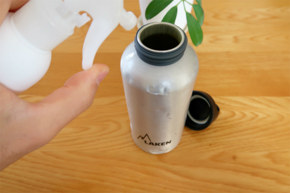 水筒の飲み口をキユーピーケイブランシュで除菌