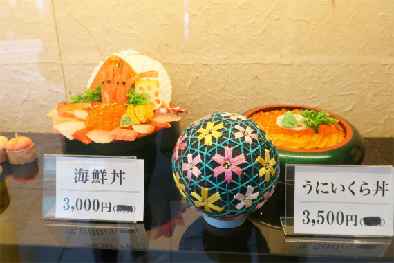 今回注文した海鮮丼うにいくら丼３，５００円