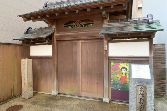泉鏡花記念館の入口