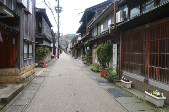 ひがし茶屋街の入口様子