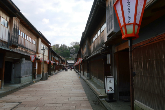 ひがし茶屋街の中心部の通り