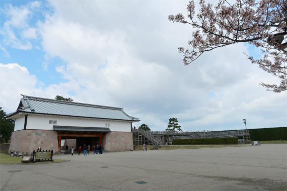 f:id:aohige0718:20190417225232j:plain 金沢城公園の内部