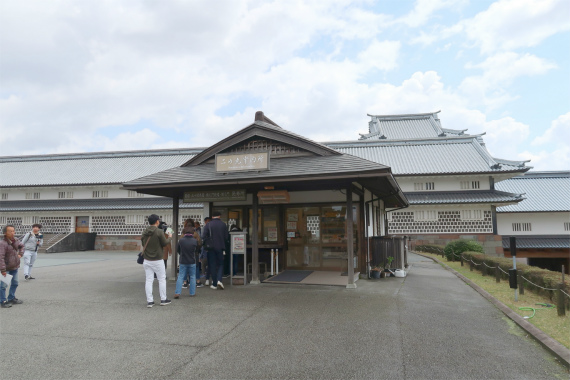 f:id:aohige0718:20190417225345j:plain 五十間長屋のチケット売り場