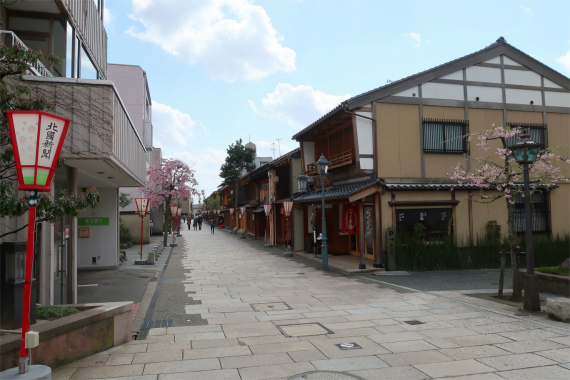 にし茶屋街金沢へ ひがし茶屋街とどっちがおすすめ 地図 駐車場料金 混雑の詳細 自由気ままにアンザイレン