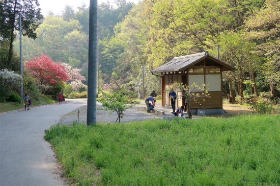 官ノ倉山登山口の手前にあるトイレ