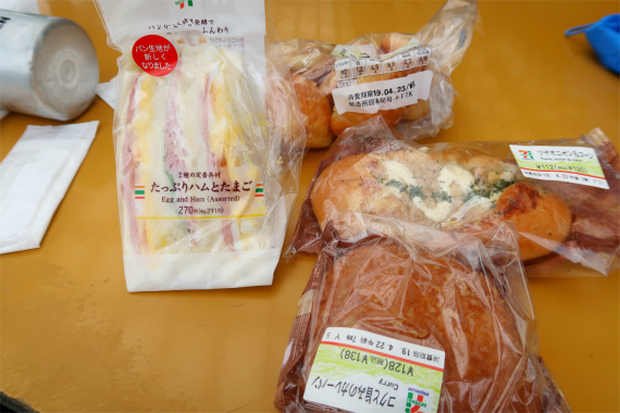 堂平山直下キャンプ場で昼食