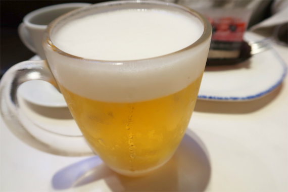 ケーキと一緒にビール