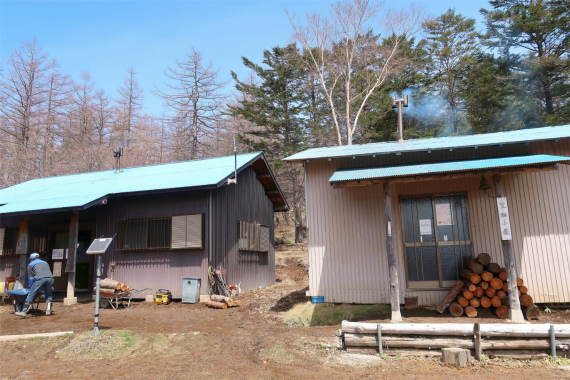 笠取小屋のテント泊料金は５００円