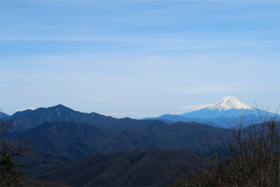 水干付近からの富士山と大菩薩嶺