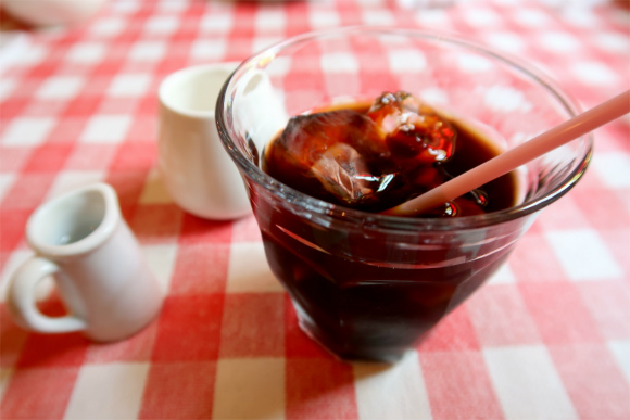 キアッキェローネピザランチの〆はアイスコーヒー