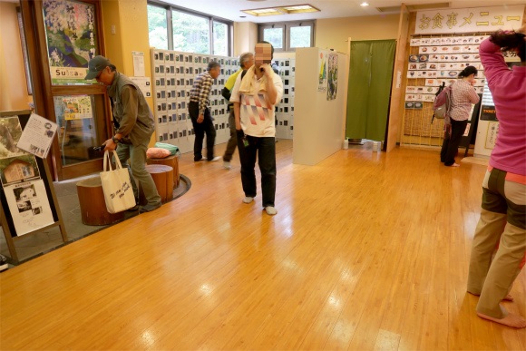 f:id:aohige0718:20190519221744j:plain 写真左手が受付になりまして、正面が下駄箱のロッカー