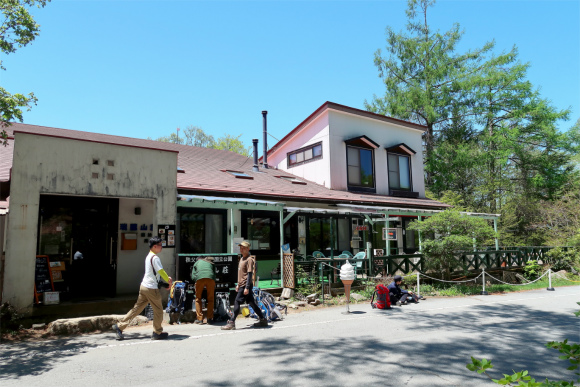 富士見平小屋への起点になる瑞牆山荘